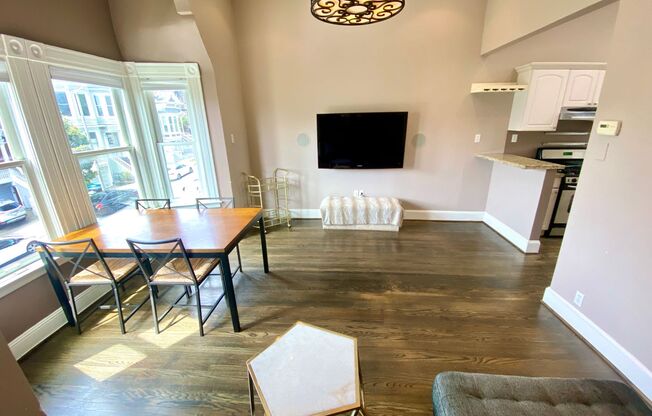 Charming 2bd/1bth w/SUV Parking & Storage