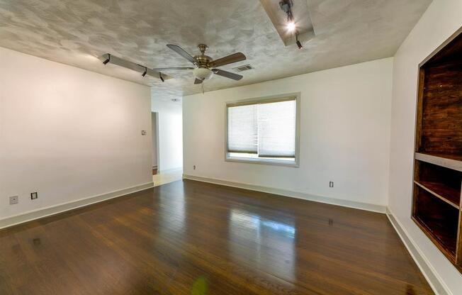 2014 WOODVINE DR