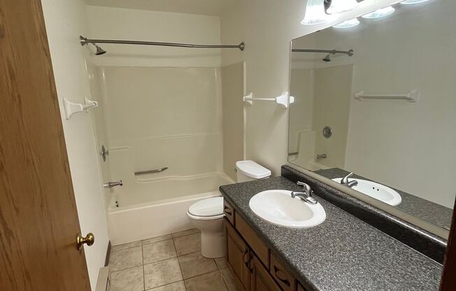 2 beds, 1 bath, 950 sqft, $1,695, Unit 7702RC