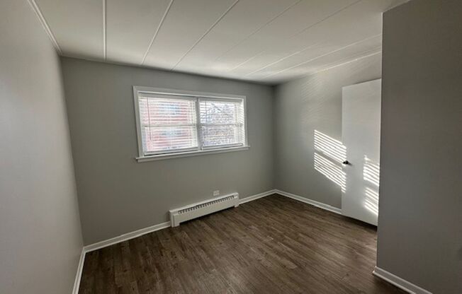 2 beds, 1 bath, 785 sqft, $2,095, Unit 01 R