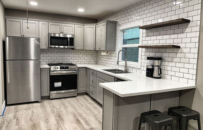 Renovated Studio in Downtown Sacramento! Optional to be furnished.