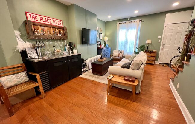 Stunning 3-Bedroom Townhome in Harrowgate! Available NOW!