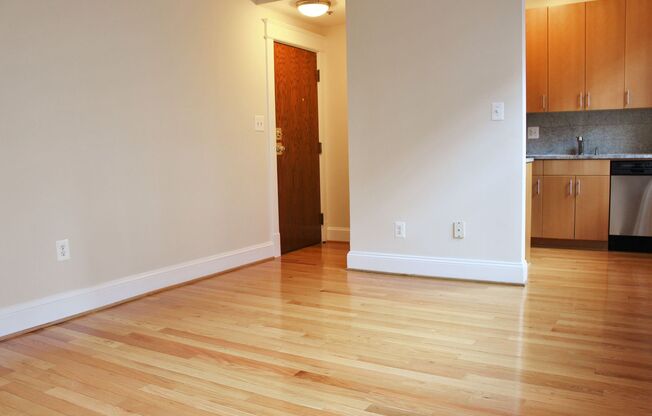 3 beds, 2 baths, $5,250, Unit 305