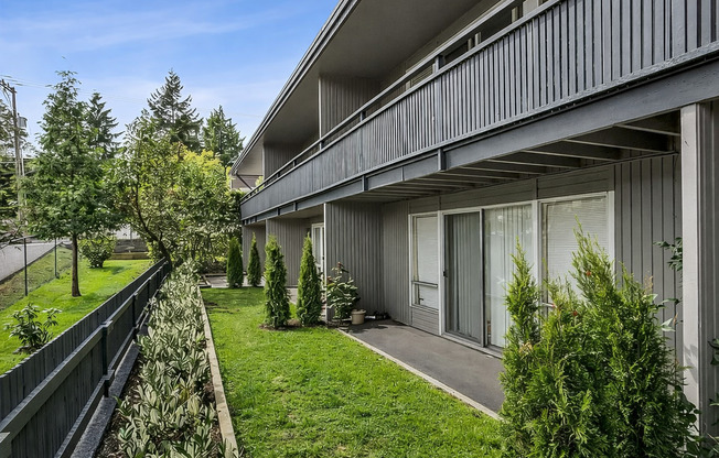 Van Lloyd Apartments