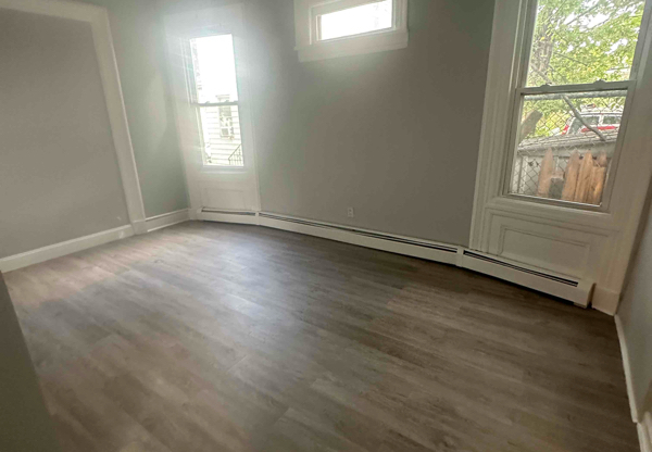 658 E 28 ST