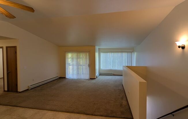 2 beds, 1 bath, 1,100 sqft, $1,319, Unit 1053 8305
