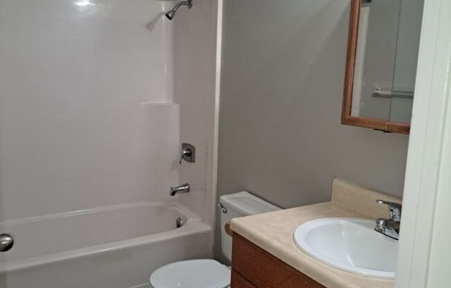 2 beds, 1 bath, 950 sqft, $875, Unit 6841-403