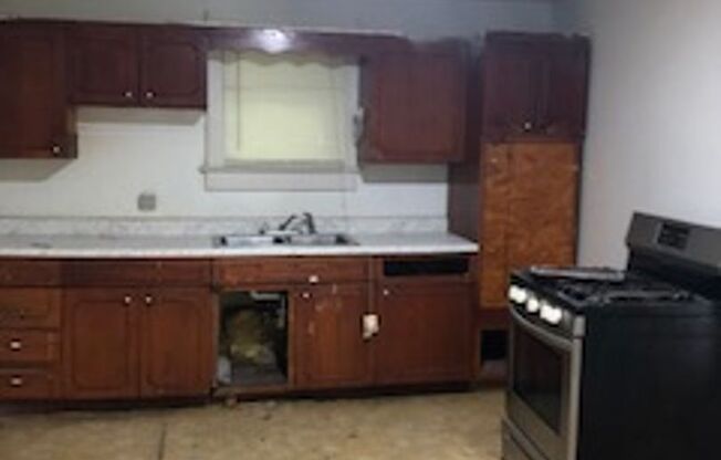 3 beds, 1 bath, $600