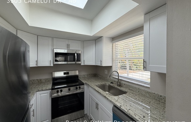 3305 CAMELOT DR