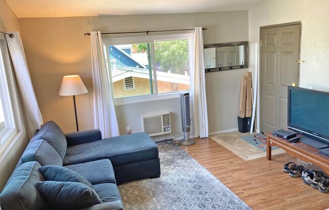 2nd floor 2 bed/ 2 bath condo in North Park/ Normal Heights! 1 car garage, driveway, WD in unit