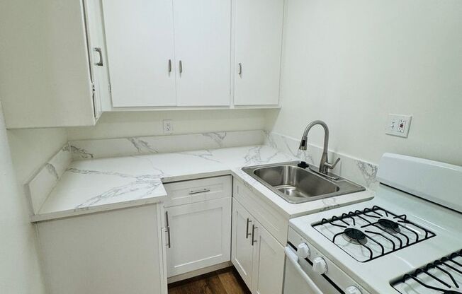 993-1605 N. MARTEL AVE.