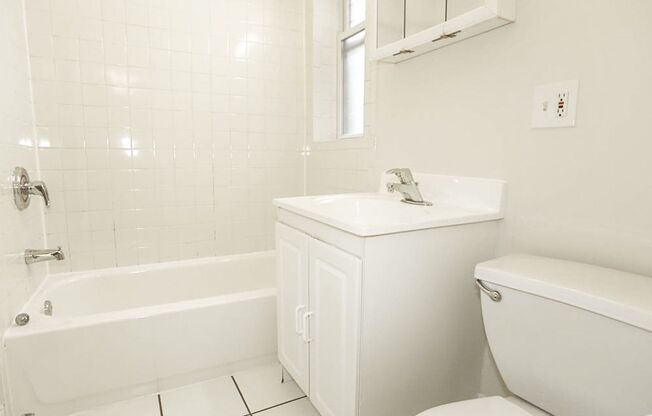 2 beds, 1 bath, 725 sqft, $2,795, Unit 859-3N