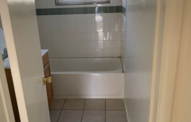 1 bed, 1 bath, $1,600, Unit 16