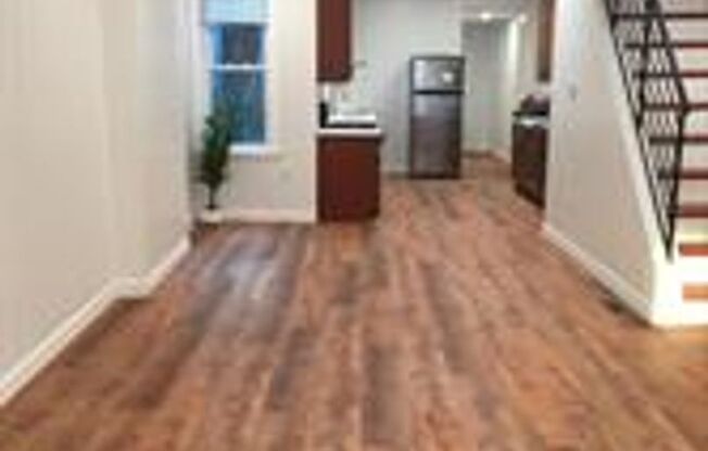 Charming 3BR with Front Porch & River Views near Kelly Drive