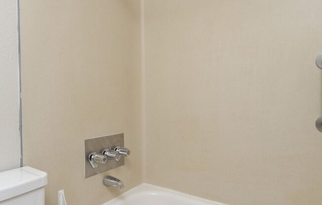 2 beds, 1 bath, $1,745, Unit 7035