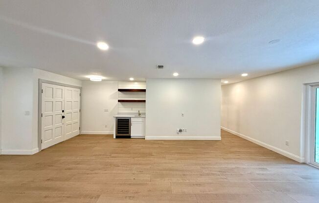 GORGEOUS, COMPLETELY REDONE 3/2 MAITLAND HOME!