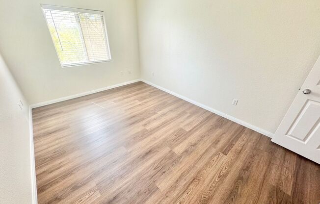 3 beds, 2 baths, $1,565, Unit Bldg K5