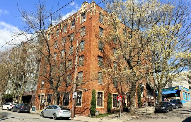 1 bed, 1 bath, 351 sqft, $1,250, Unit 405