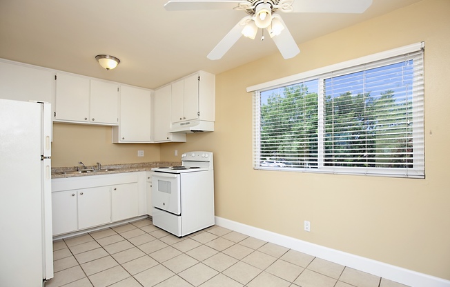 2 beds, 1 bath, 800 sqft, $2,150, Unit 18