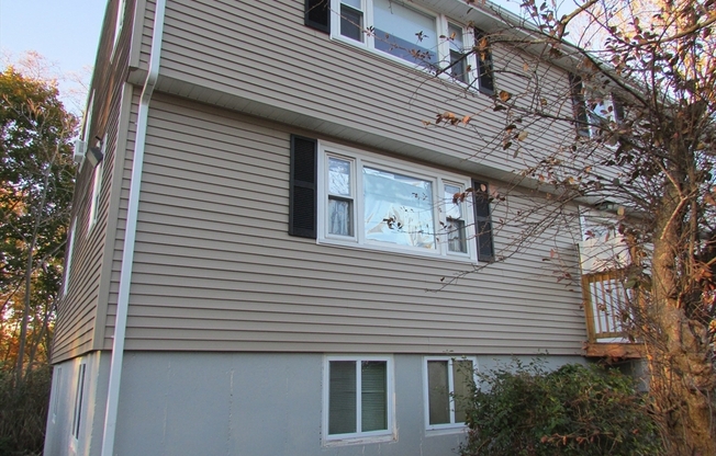 18 HARRIET AVE