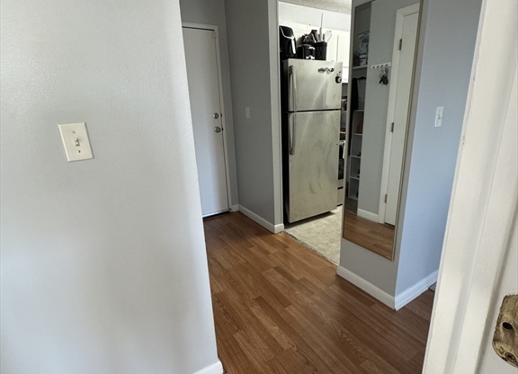 1 bed, 1 bath, 615 sqft, $1,900, Unit 18