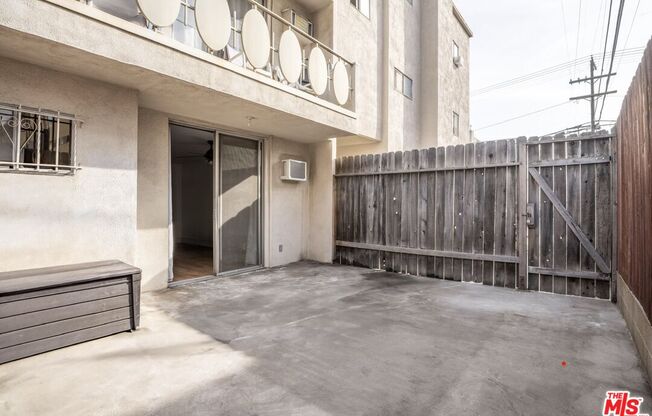 4255 W 5 ST