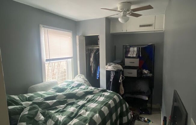 2 beds, 1 bath, $1,149