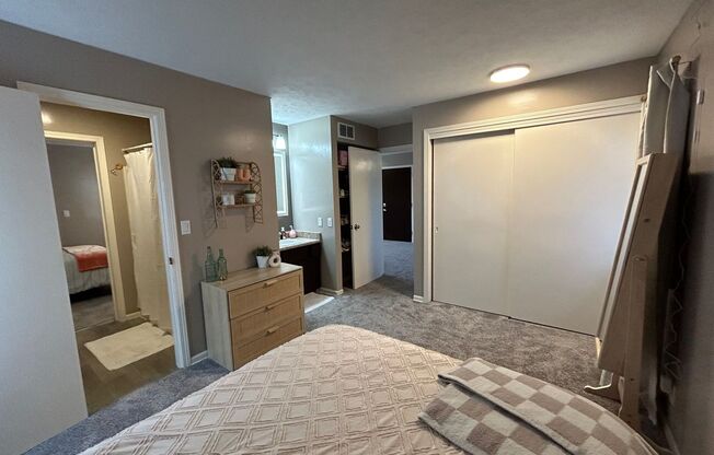 2 beds, 1.5 baths, 680 sqft, $949, Unit 8534