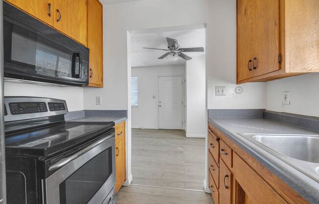 2 beds, 1 bath, $1,600