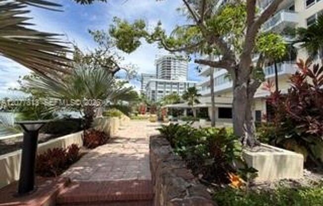 2 beds, 2 baths, $4,500, Unit # 15 J