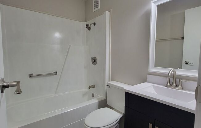 2 beds, 1 bath, 800 sqft, $1,175, Unit Apt 201