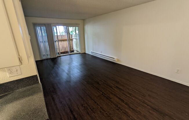2 beds, 2 baths, 900 sqft, $1,575, Unit #01