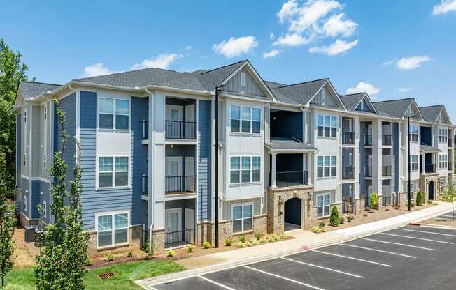 Exterior View at Hamilton Reserve, Greensboro, 27407
