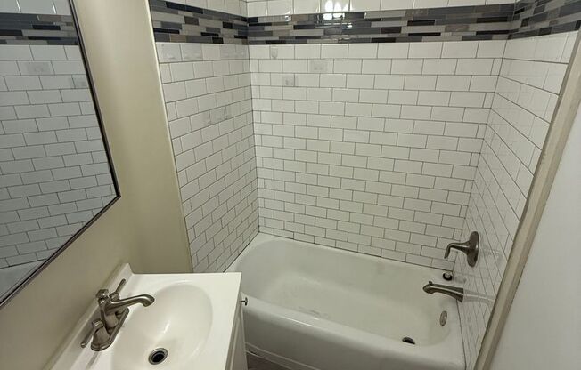 1 bed, 1 bath, 750 sqft, $895, Unit #13