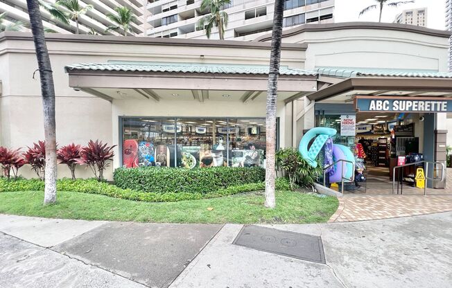 1 bed, 1 bath, $2,300