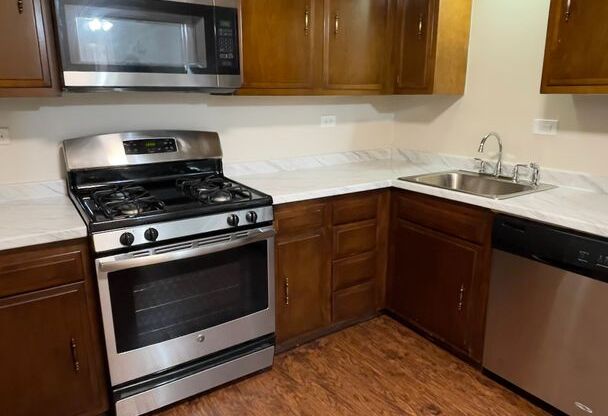 1 bed, 1 bath, 800 sqft, $1,695, Unit 539-5