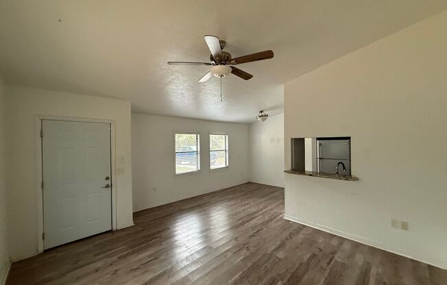 Spacious 2/2 in SW Gainesville – W/D Included & Ready 2/1/26!