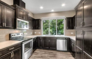 Gorgeous 2 Bedroom 2.5 Bathroom with a Bonus Room !