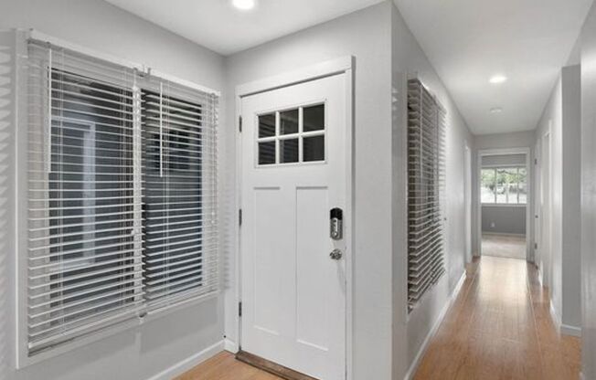 Bright & Beautiful 4-bed, 2-bath Home in South Boulder - Available Now!