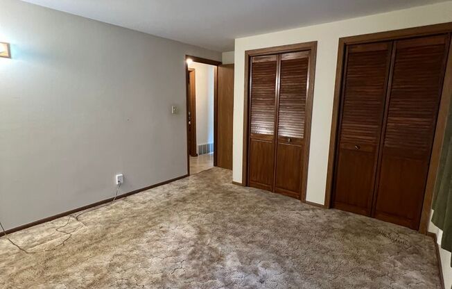 2 beds, 1 bath, $995