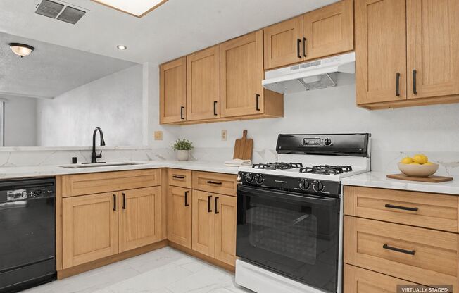 SPACIOUS 2BED/2.5BATH TOWNHOUSE
