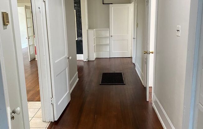 UT PRE-LEASE: 6 Bedroom Home w/ 2 Living Areas, Short Bike/Walk to UT