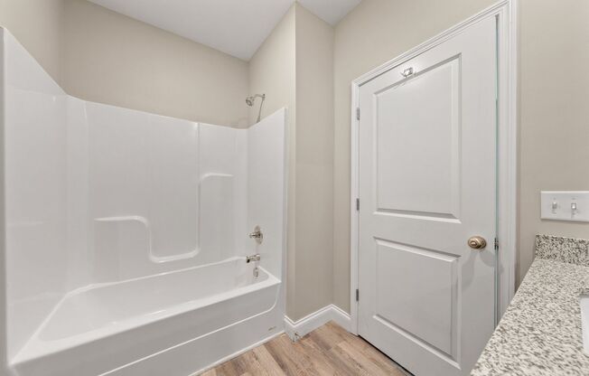 2 beds, 2 baths, 977 sqft, $925, Unit 221