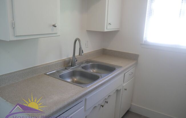 1 bed, 1 bath, $1,075, Unit 1617 Arcade Blvd #16