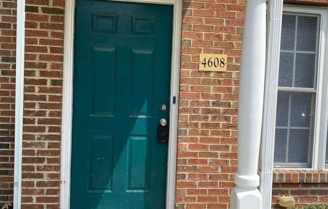 Charming 2 Bed, 2.5 Bath Townhouse in North Raleigh – Prime Location Near Capital Blvd!