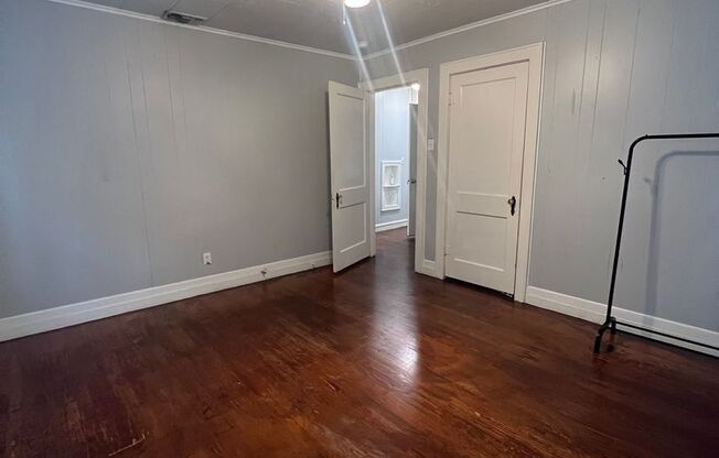 2 beds, 1 bath, $900