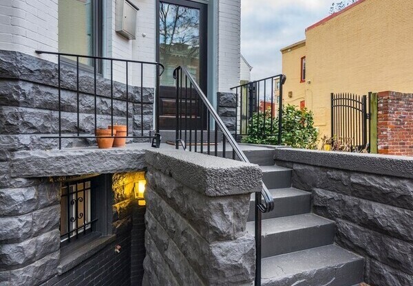1964 2 ST NW