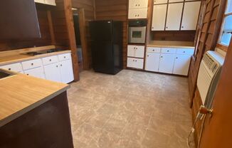 3 beds, 1 bath, $850