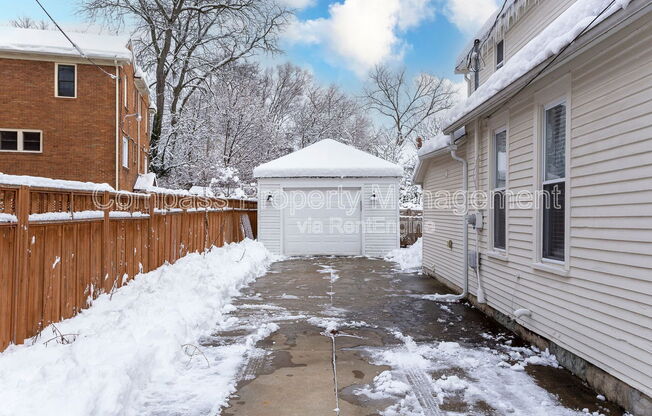 328 VISSER PL SE
