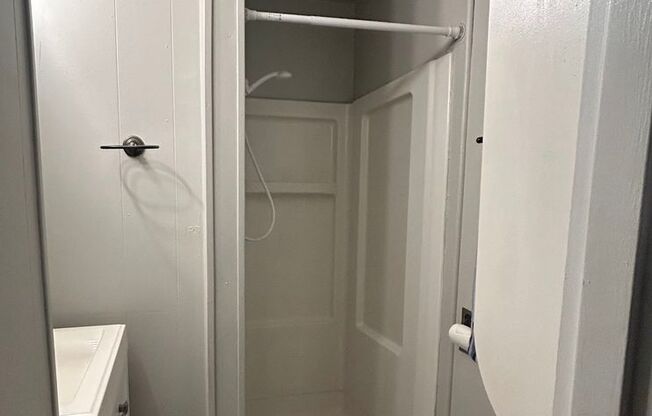 Studio, 1 bath, 250 sqft, $1,200